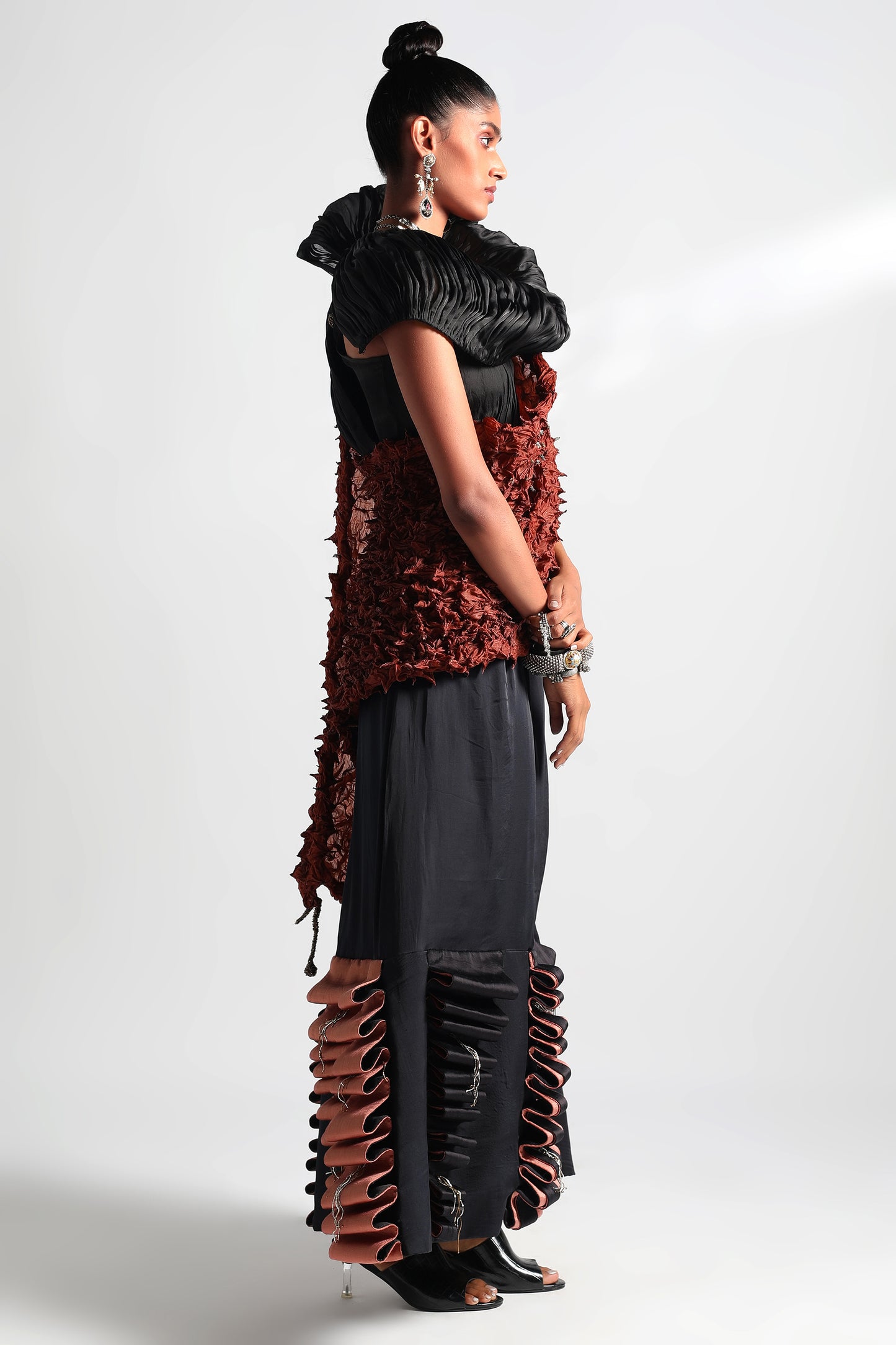 Side view of Wind crop top and skirt set paired with Mulch stole