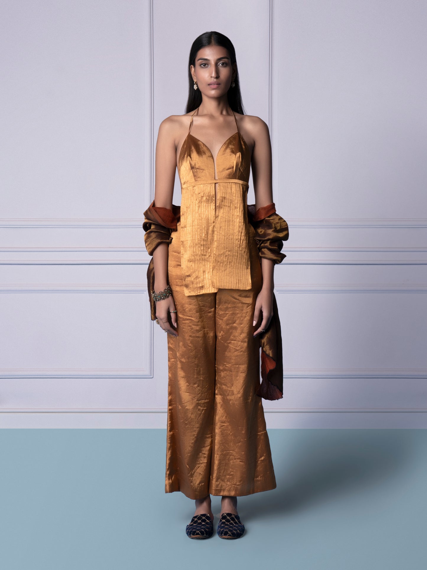 Pashmina stole with Jacobean embroidery, offering an elegant and luxurious look