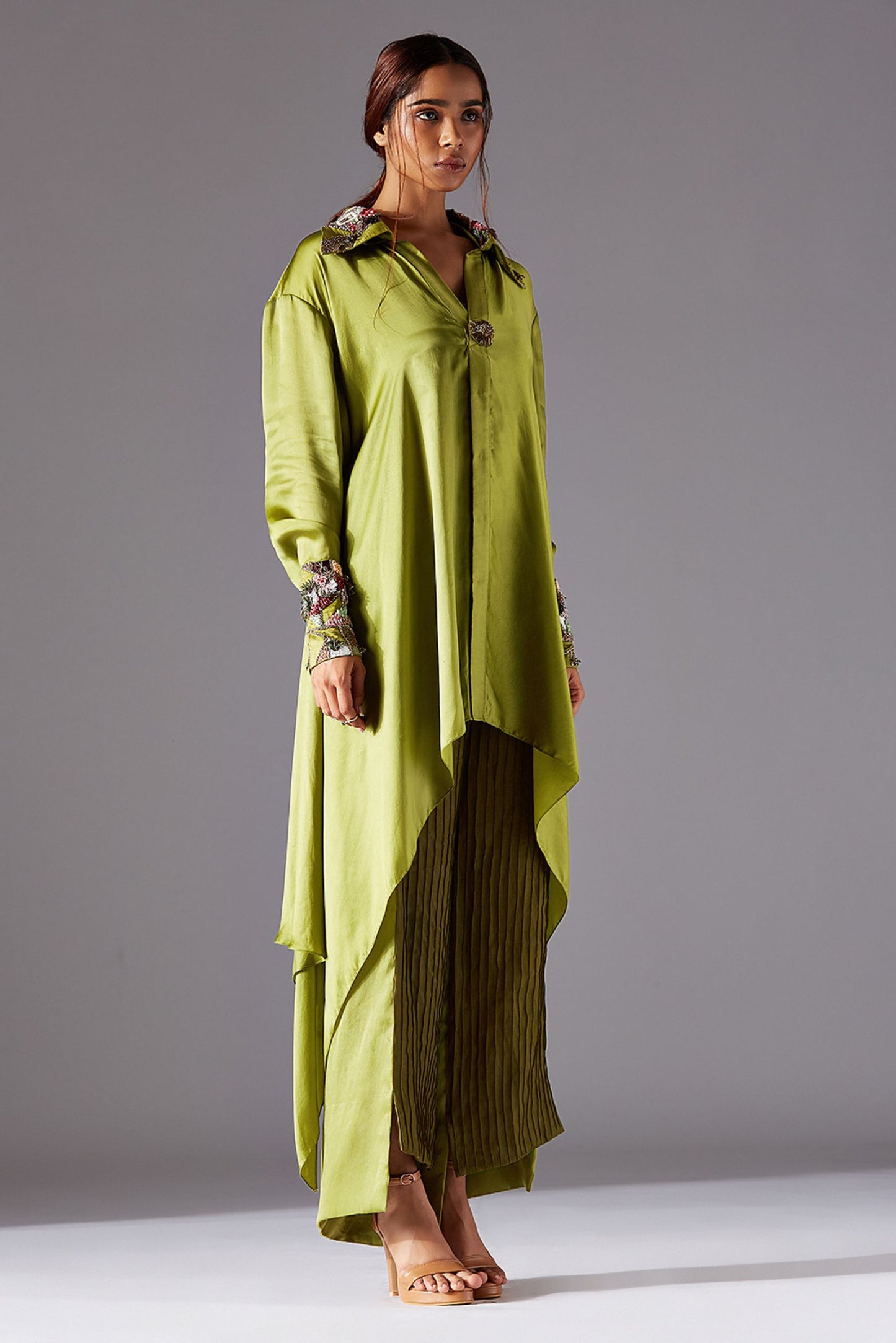 Shrubbery Kimono Shirt and Colorblocked Pants for Women - Modern Fit and Elegant Details