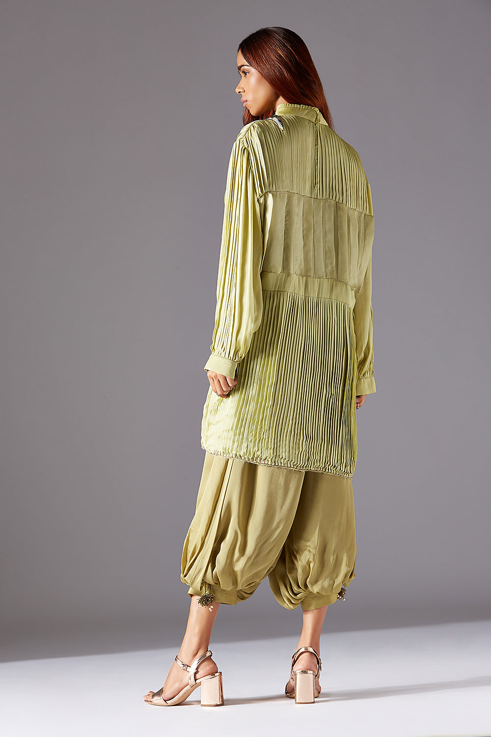 Balloon-Style Crop Pants Paired with Furrow Trunk Top - Elegant Designer Women's Outfit