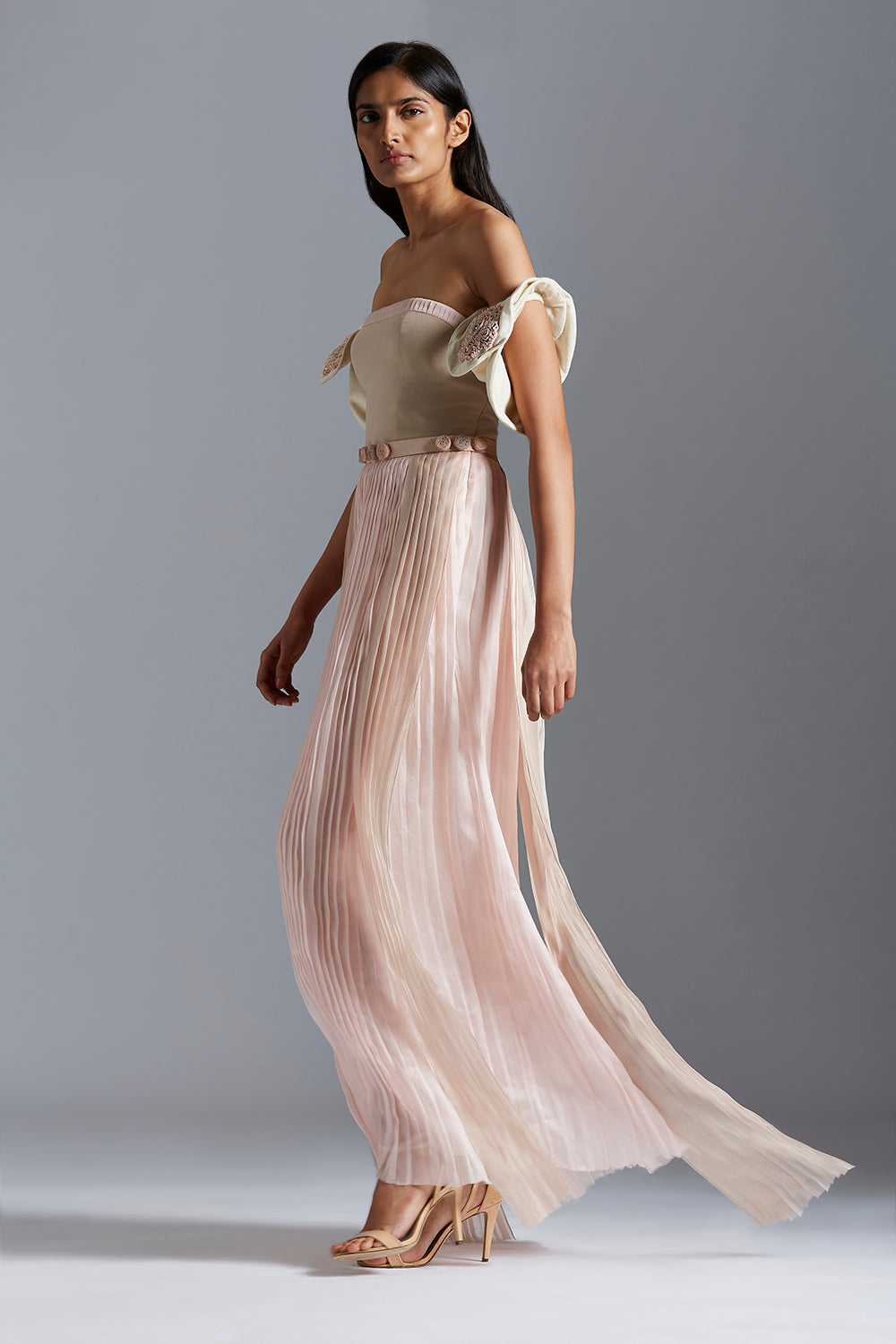 Pleated tube dress with Peruette sleeves