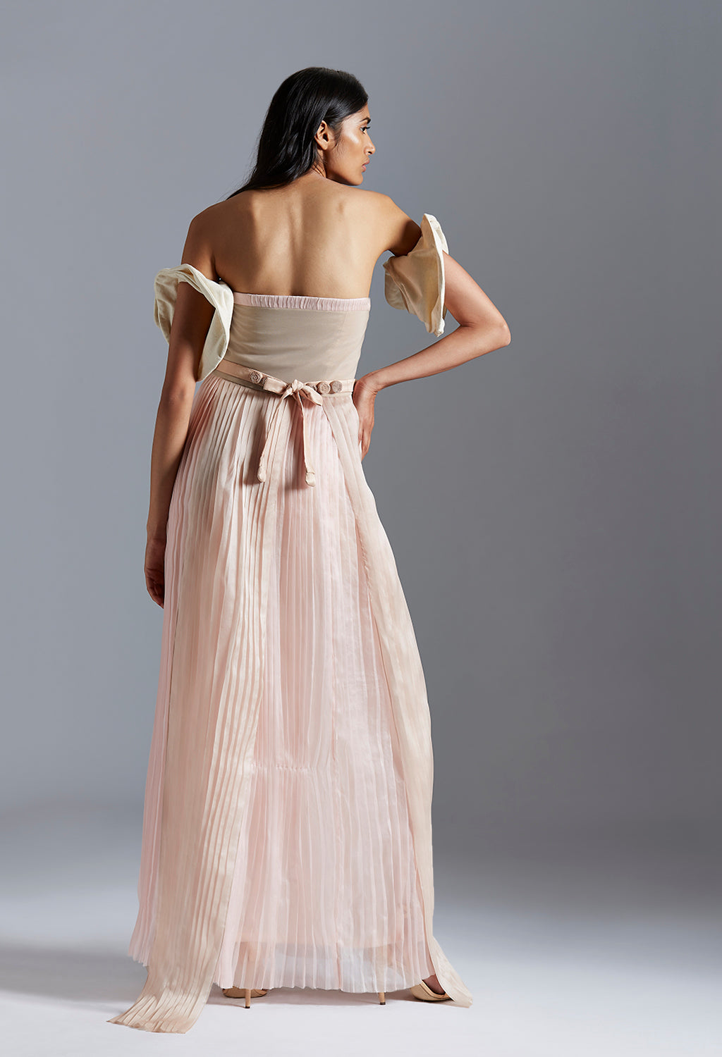 Pleated tube dress with Peruette sleeves